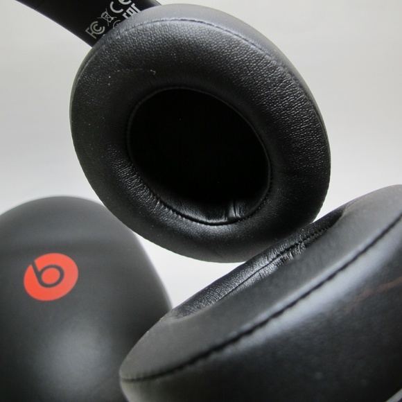Beats by Dre Studio Wireless Over-Ear Headphone - Picture 6 of 13